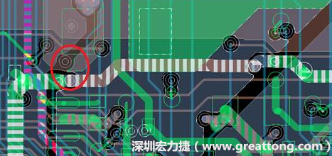 慢慢確認CAF發生的位置后，可以配合Gerber查看PCB的結構是否有通孔太近或是線路太近的問題。